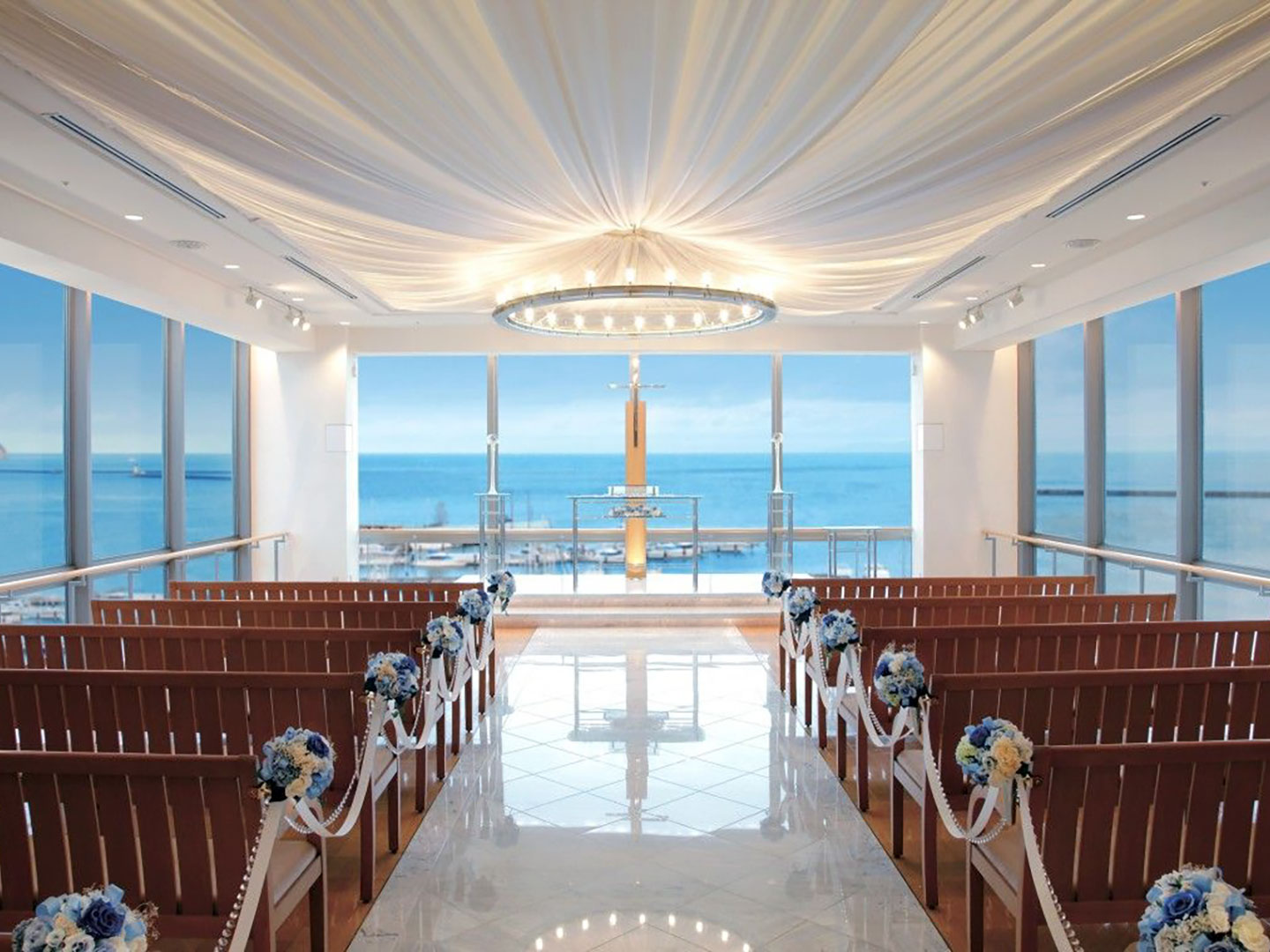 Glass chapel perfect for wedding in Hokkaido